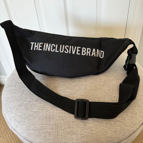 Black Cross Body Fanny Pack - Picture 3 of 6